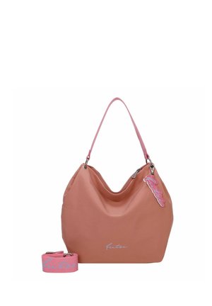 Sac hobo en tissu rose au design décontracté, avec des accessoires en métal et une bandoulière amovible de style ceinture. Présente un logo en cursive à l'avant.