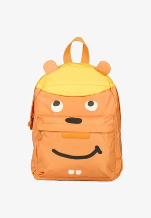 Oranje rugzak met een lachend cartoongezicht, gele accenten, zwarte ogen en oren, voorzien van een voorvak met rits en een logo patch.