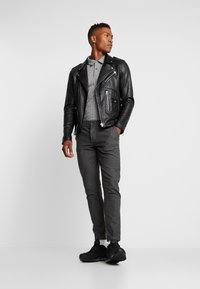 Redefined Rebel KING PANTS - Calças - grey