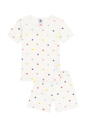 Completo composto da una maglietta a maniche corte bianca e pantaloni corti, decorato con piccoli cuori multicolori e un piccolo fiocco rosa nel colletto.