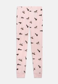 Roze pyjamabroek van zachte stof, met een herhaald patroon van paarden in donkerdere tinten, voorzien van een elastische tailleband en aansluitende boorden.