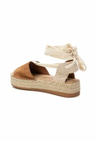 XTI Alpargatas - camel