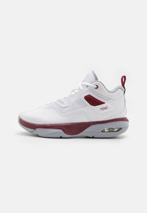 JORDAN STAY LOYAL 3 UNISEX - Basketballsko - white/team red/wolf grey