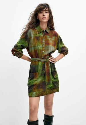 Desigual, LONG-SLEEVED DRESS M. C. LACROIX - Abito a camicia - green