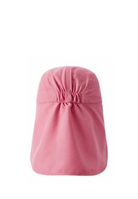 Rosa keps av mjukt tyg, med en samlad design bak, rund topp och en platt, bred skärm för solskydd.