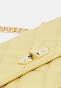 Pieces PCSUDIE SHOULDER - Mala a tiracolo - double cream