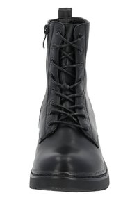 Botín negro de cuero hasta el tobillo con cordones en el frente, textura suave, cremallera lateral y suela de goma; cuenta con costuras reforzadas y puntera redondeada.
