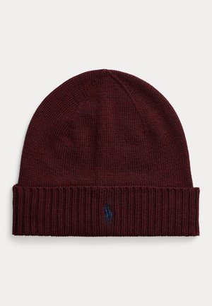 Burgundia värvi kootud beanie, millel on sooniline ääreosa ja väike tumesinine logo ees. Sile tekstuur ja ümar ülaosa disain.