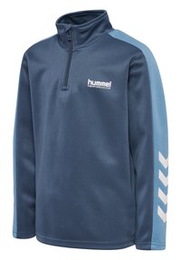 Pull-over à zip quart bleu marine avec des panneaux d'épaule bleu clair, arborant le logo Hummel et des motifs en chevrons blancs sur les manches. Tissu polyester doux.