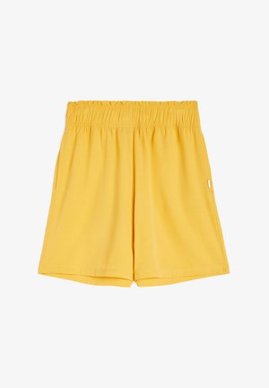Pantaloni corti gialli realizzati in un tessuto morbido con vita elastica. Presentano una vestibilità rilassata e tasche laterali, con un piccolo etichetta logo sul lato.