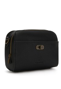 Schwarze Lederhandtasche mit strukturierten Oberflächen, goldenen Reißverschluss und Verschlussdetails. Kompakte rechteckige Form mit dem eingeprägten Markenlogo auf der Vorderseite.