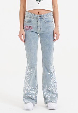 WOMENS JUMPING KOI DENIM FLARED - Bootcut jeans - bleach