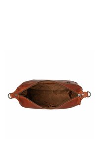 Ruske leather handbag, jossa on tilava sisus, vetoketjukiinnitys ja sileä pinta. Varustettu vaaleanruskealla kangaspinnoitteella ja metallisilla yksityiskohdilla.