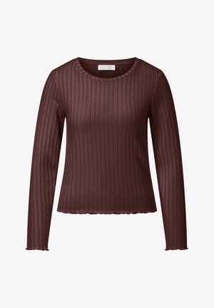 Top lungo a maniche ribattute marrone con scollatura tonda. Presenta un tessuto testurizzato e un orlo ondulato. Il materiale sembra morbido e leggermente lucido.