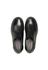 Chaussures habillées en cuir noir avec une texture lisse, un design à lacets, un bout arrondi et des semelles intérieures rembourrées arborant un logo discret.