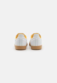 adidas Originals SAMBA OG - Sporta apavi - footwear white/crystal white/crew yellow
