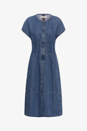 Robe midi en denim bleu avec manches courtes, fermeture éclair devant et détails cousus à la taille.