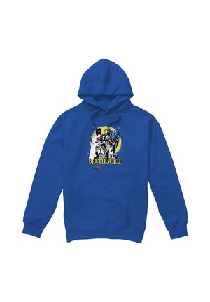 Blauer Hoodie mit Fronttasche mit bunten Beetlejuice-Figuren und einem Spukhaus-Grafikmotiv vor gelbem Mondhintergrund.