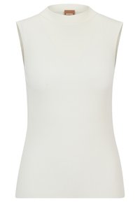 Top sin mangas de punto acanalado blanco con cuello redondo y silueta ajustada, que muestra una pequeña etiqueta marrón en el collar interior.