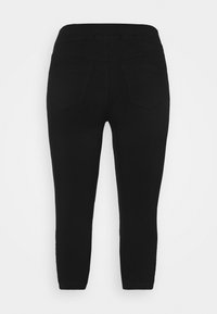 Mustat jeggingsit, jotka on valmistettu joustavasta denimistä, ja joissa on korkea vyötärö, kaksi takataskua ja kapeneva lahjeratkaisu. Sileä pinta.