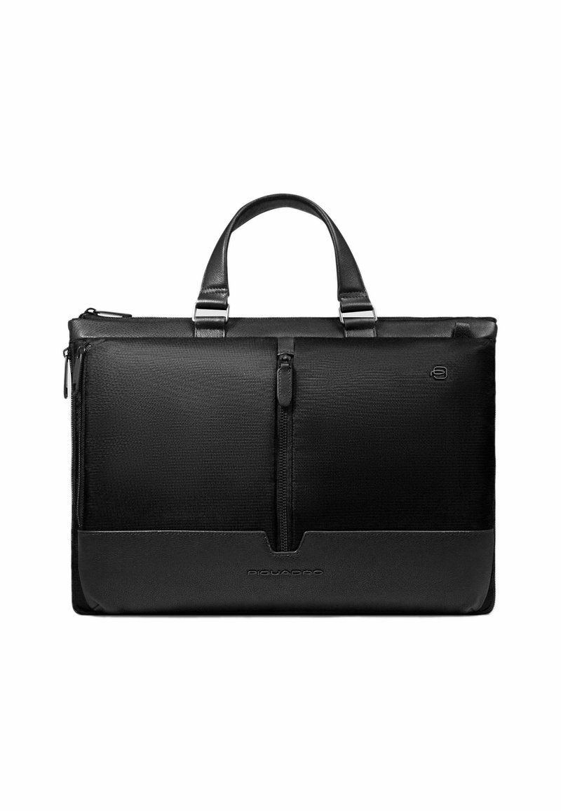 Schwarze Laptoptasche mit einem strukturierten Stoffpanel, glatten Lederelementen, zwei oberen Griffen und einer Reißverschlusstasche auf der Vorderseite.