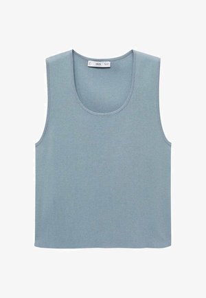 Svetlo modra brezrokavna majica z zaobljenim izrezom, izdelana iz gladkega, pletenega materiala, ki ima subtilno rebrasto teksturo po celotnem predelu.