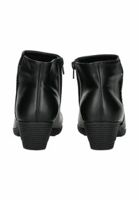 Czarne botki za kostkę o gładkim skórzanym wykończeniu, z zapięciem na zamek błyskawiczny z boku i niskim, teksturowanym obcasem. Charakteryzują się okrągłym noskiem.