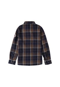 Camicia foderata a quadri blu navy e beige con maniche lunghe, colletto e polsini con bottoni; presenta una patch con logo sulla manica sinistra.