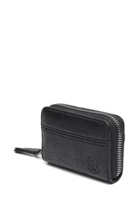 Schwarze, strukturiertes Leder-Portemonnaie mit Reißverschluss rundum, einer auffälligen silbernen Reißverschlussleiste und einem kleinen, geprägten Logo an der Vorderseite Ecke.