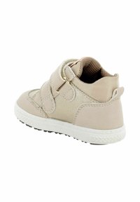 Sneakers per bambini beige con chiusure in velcro, in pelle testurizzata, e una suola in gomma bianca con un motivo a diamante per una maggiore aderenza.