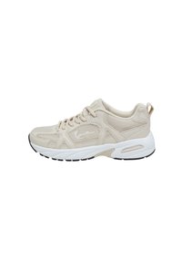 Beige sportcipő, hálós felsőrész, fűzős zárás, párnázott bokarész és fehér talp. Texturált részletekkel és kontrasztos fekete külső talppal rendelkezik.