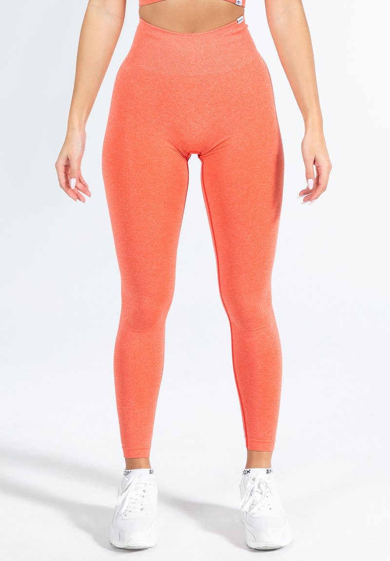 Hoge, nauwsluitende leggings in feloranje, gemaakt van rekbaar materiaal met een gladde textuur. Voorzien van een naadloze tailleband.