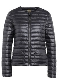 Černá péřová bunda s kulatým výstřihem, zipem vpředu, dvěma předními kapsami a prošívanou texturou. Hladký, lesklý materiál s horizontálním švem.