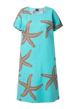 Robe turquoise à coupe fluide, encolure ronde et manches courtes. Présente de grands motifs d'étoiles de mer brunes avec des points contrastants partout.