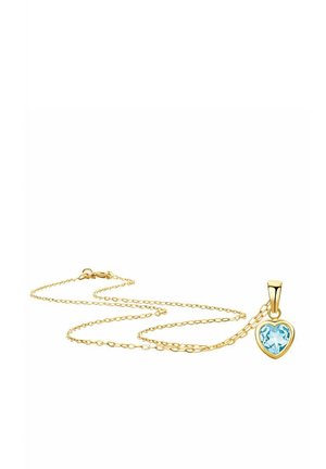 Collana in oro con pendente a forma di cuore in pietra blu. La catena è composta da anelli ovali e presenta un moschettone.