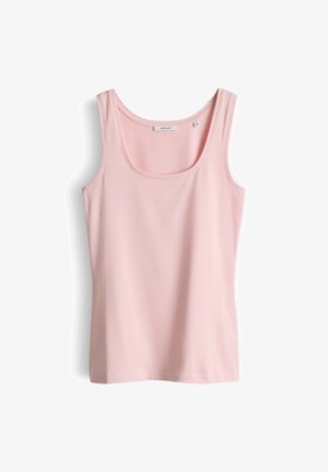Roze mouwloos hemdje gemaakt van glad katoen. Heeft een ronde halslijn en een rechte zoom. Eenvoudig ontwerp zonder patronen of versieringen.