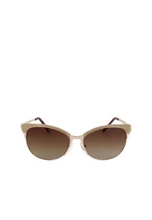 Occhiali da sole a forma di occhio di gatto con lenti sfumate marroni e dettagli glitter oro metallizzato sui bordi superiori della montatura.