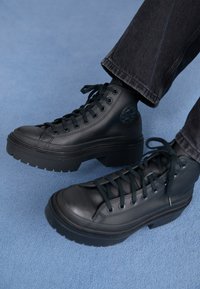 CHUCK TAYLOR ALL STAR LUGGED HEEL PLATFORM - Baskets montantes - black