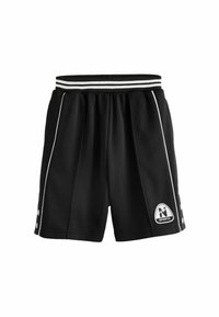 Sorte athletic shorts med en hvidstribet talje, sidelommer og trykknapdetaljer på venstre ben. Logoet er placeret nederst til højre.