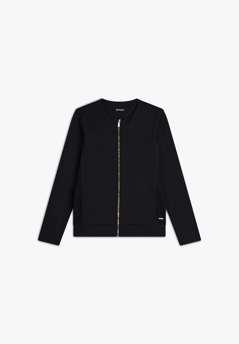 Chaqueta negra con cremallera, hecha de tela elástica, con mangas largas, perforaciones laterales y herrajes dorados en la cremallera. Textura suave.