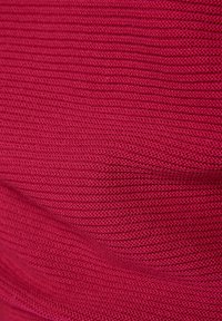 Unausgewählt, rubin