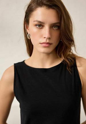 PETITE FIT - SLEEVELESS DROP WAIST CREW NECK MIDI - Maxi šaty - black