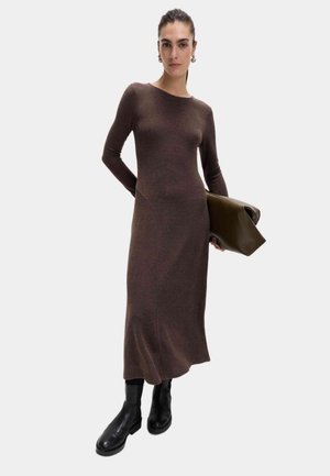 RICH COSY MIDI SKATER - Strikkjoler - dark chocolate