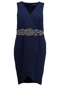 Námořnická modrá bezramínková šatová s designem do zábalu, se zdobným stříbrným vyšívaným pasem. Hladká textura, délka pod kolena.