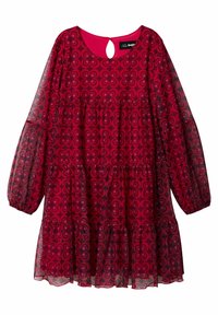 Vestido rojo con un patrón circular, hecho de tela transparente. Presenta mangas largas abullonadas, un diseño en capas y un cierre en forma de ojo de cerradura en la parte posterior.