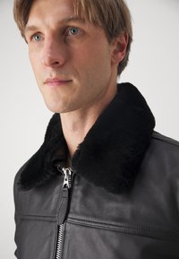 Schott LCOFFICIER - Blouson Bomber - black