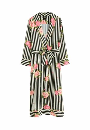 Robe floral avec des rayures noir et blanc, fleurs roses vives, manches longues et ceinture à nouer. Tissu lisse avec des accents contrastants.
