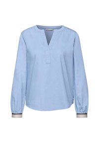 Blouse à manches longues bleu clair avec encolure en V et poignets froncés. Fabriquée en tissu lisse, avec un design simple et un contraste subtil aux poignets.