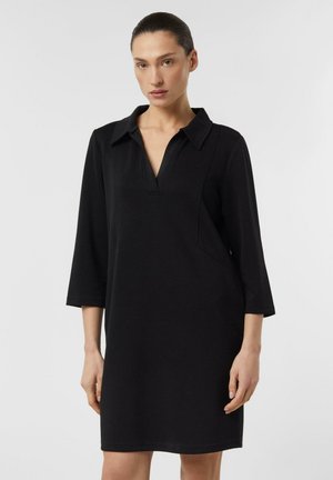 - Sukienka z dżerseju