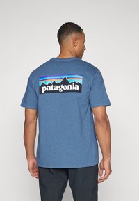 Patagonia LOGO - Tricou cu imprimeu - utility blue